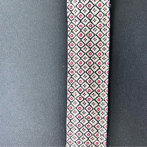 Vera Bradley Black and White Paisley Reversible Belt with Tortoise Buckle - Picture 6 of 7